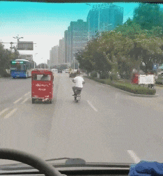 难怪这家洗车店每天排队,原来是老板娘亲自上阵-有驾 难怪这家洗车店每天排队,原来是老板娘亲自上阵-有驾
