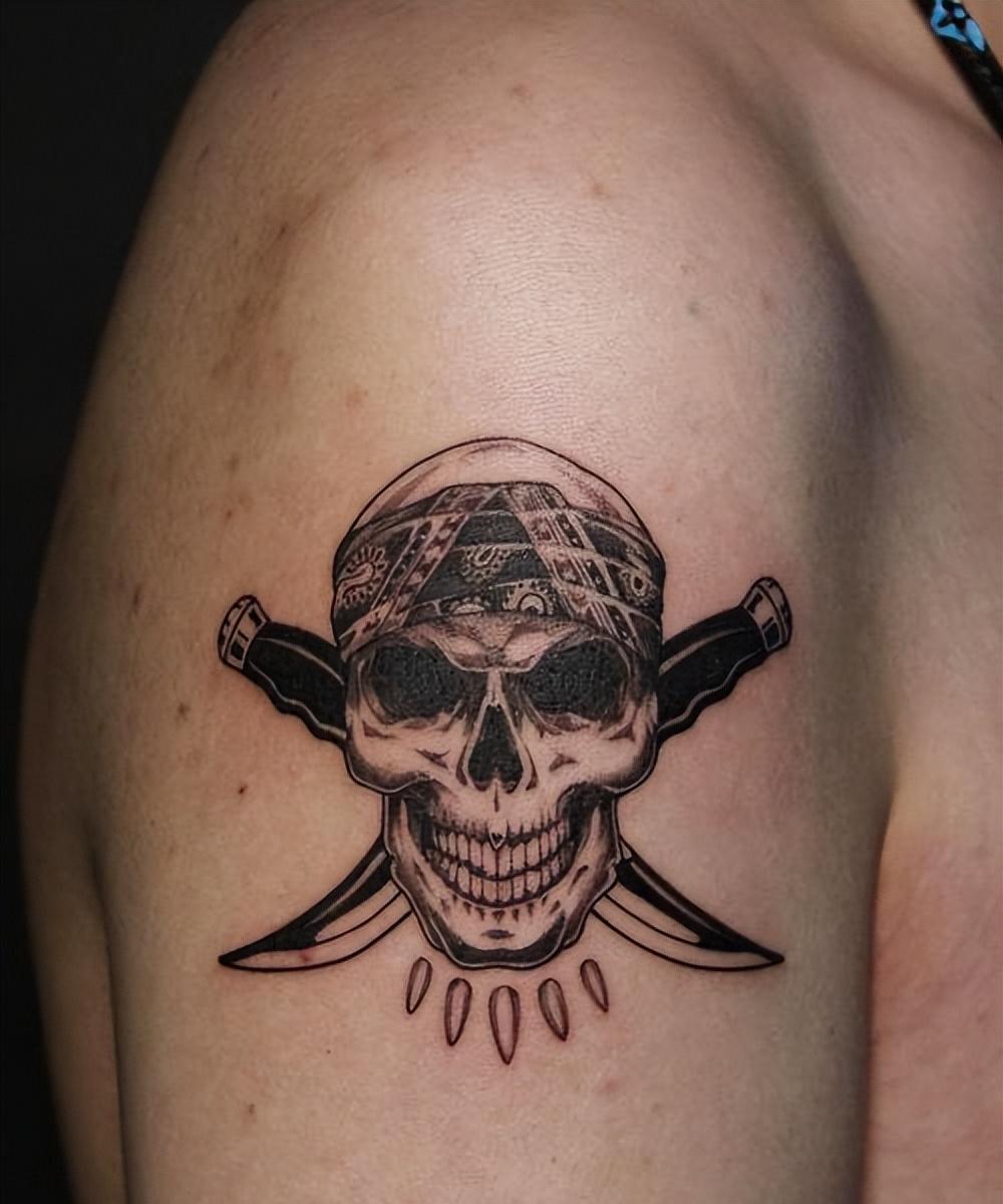 美国老兵喝酒后纹了个"霸气"图案,竟被扒成纳粹符号,政治生涯直接凉凉