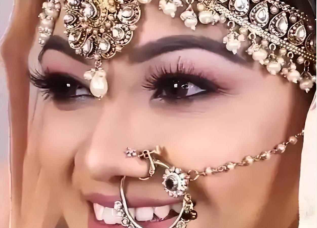 印度街头鼻环女人成风景,背后竟藏婚姻和医理,现代女性勇敢摘下枷锁