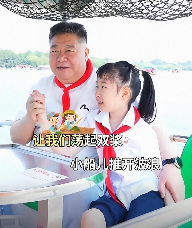 刘金山在《地下交通站》里演反派成名,21年丁克只为父母,如今把9岁