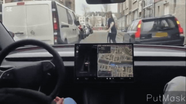 特斯拉FSD窄路指挥，比老司机还懂“礼让”？-有驾