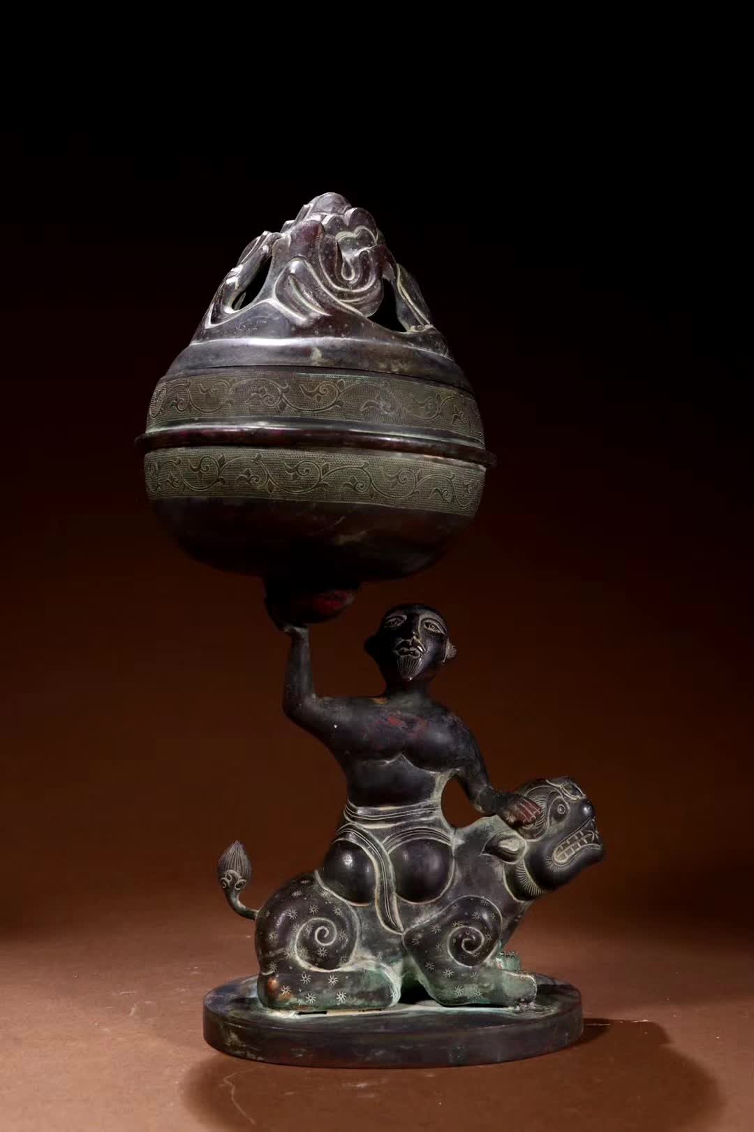 青铜铸錾刻《伏虎罗汉》博山炉「旧藏」长14.5cm宽12cm高26.5cm