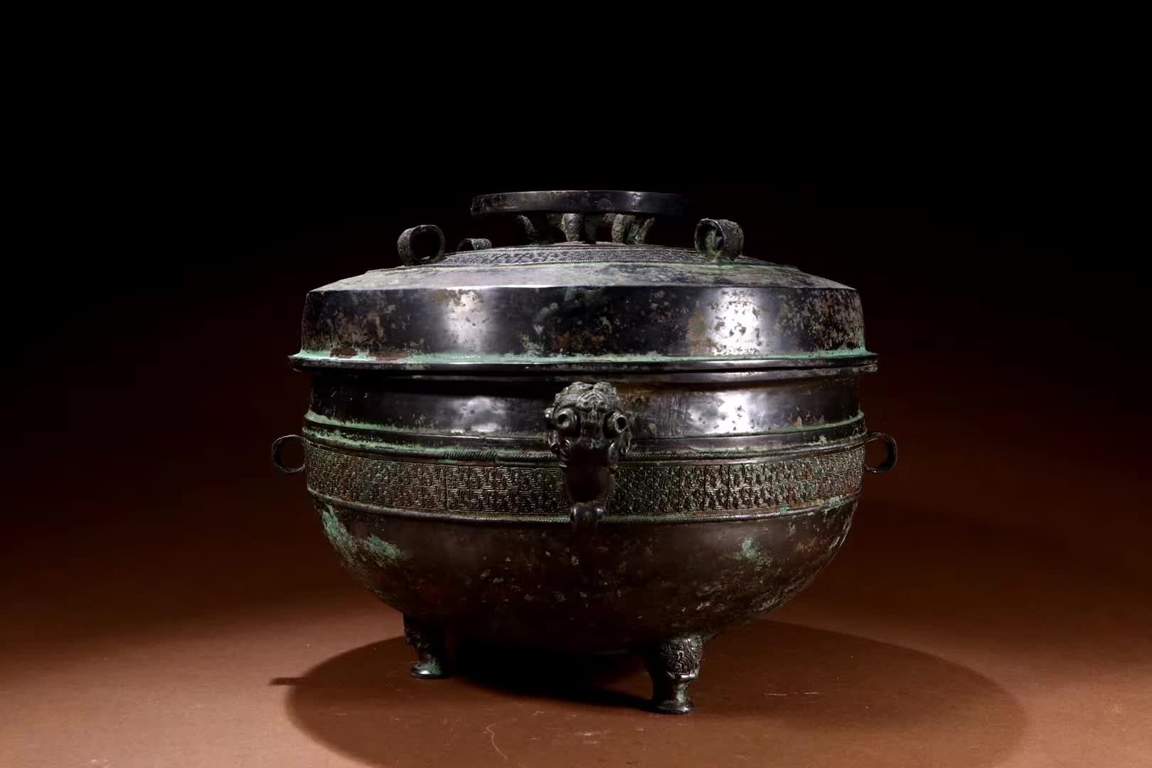 汉代青铜錾刻龙耳带盖三足鼎炉「旧藏」长33.5cm宽26.5cm高20.5cm