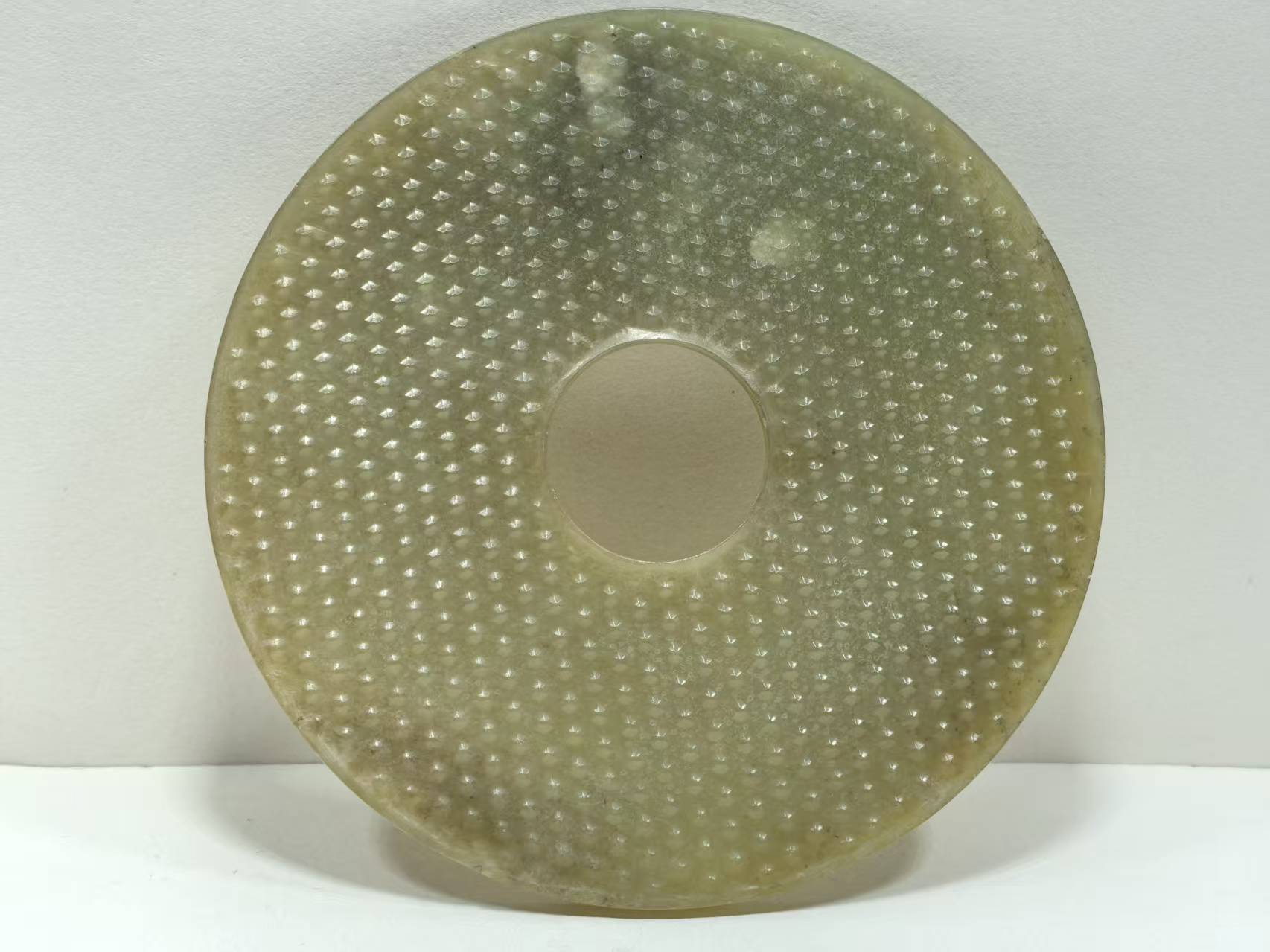 战国末期乳钉纹玉璧:承载千年礼制精神的文物瑰宝