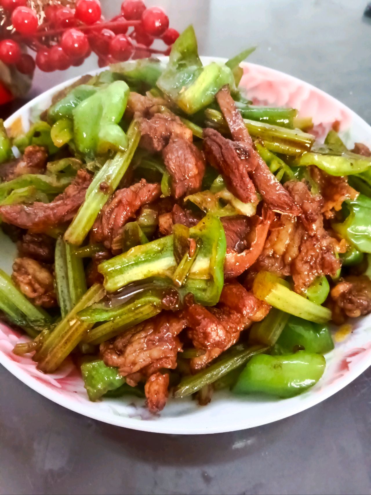 熟牛肉炒芹菜图片