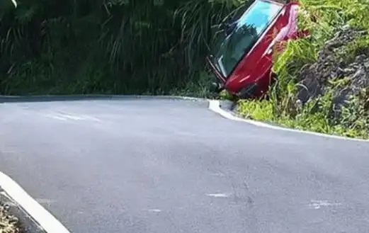 懂车帝把小米开上山坡