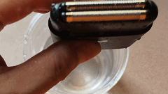 米家电动剃须刀，往复双刀头设计，为你呈现出双倍安心与洁净