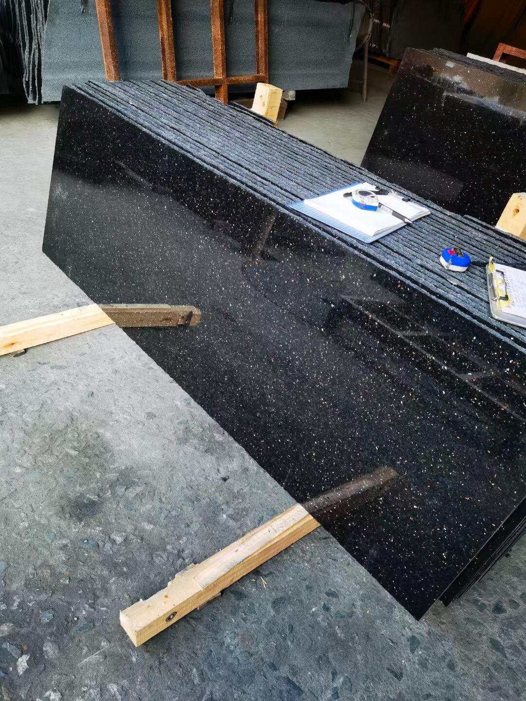 "老板,窗台石用黑金沙光面要多少钱?