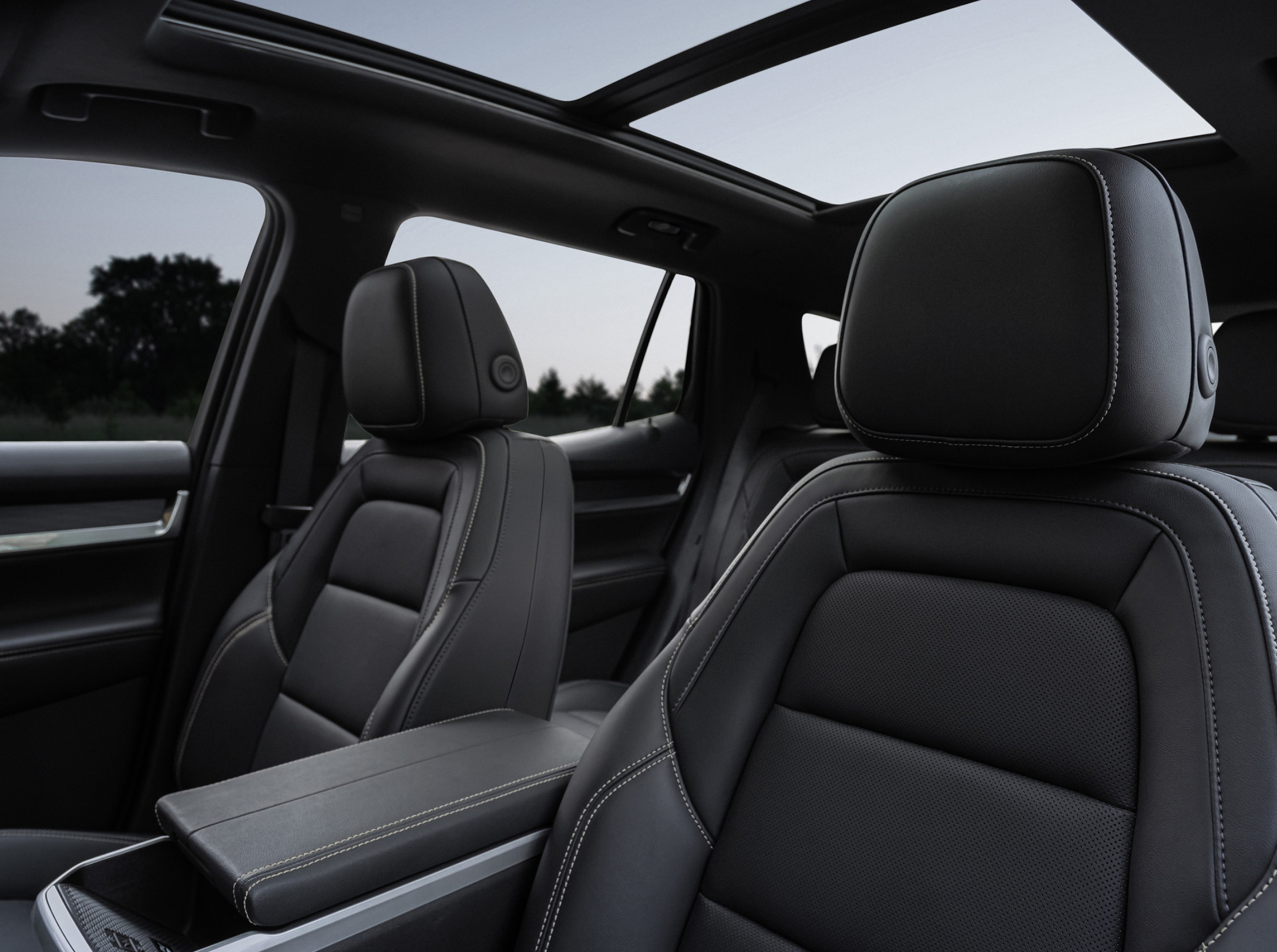 美式硬派suv,车长4710mm,机甲设计风格,还有bose音响 超级四驱