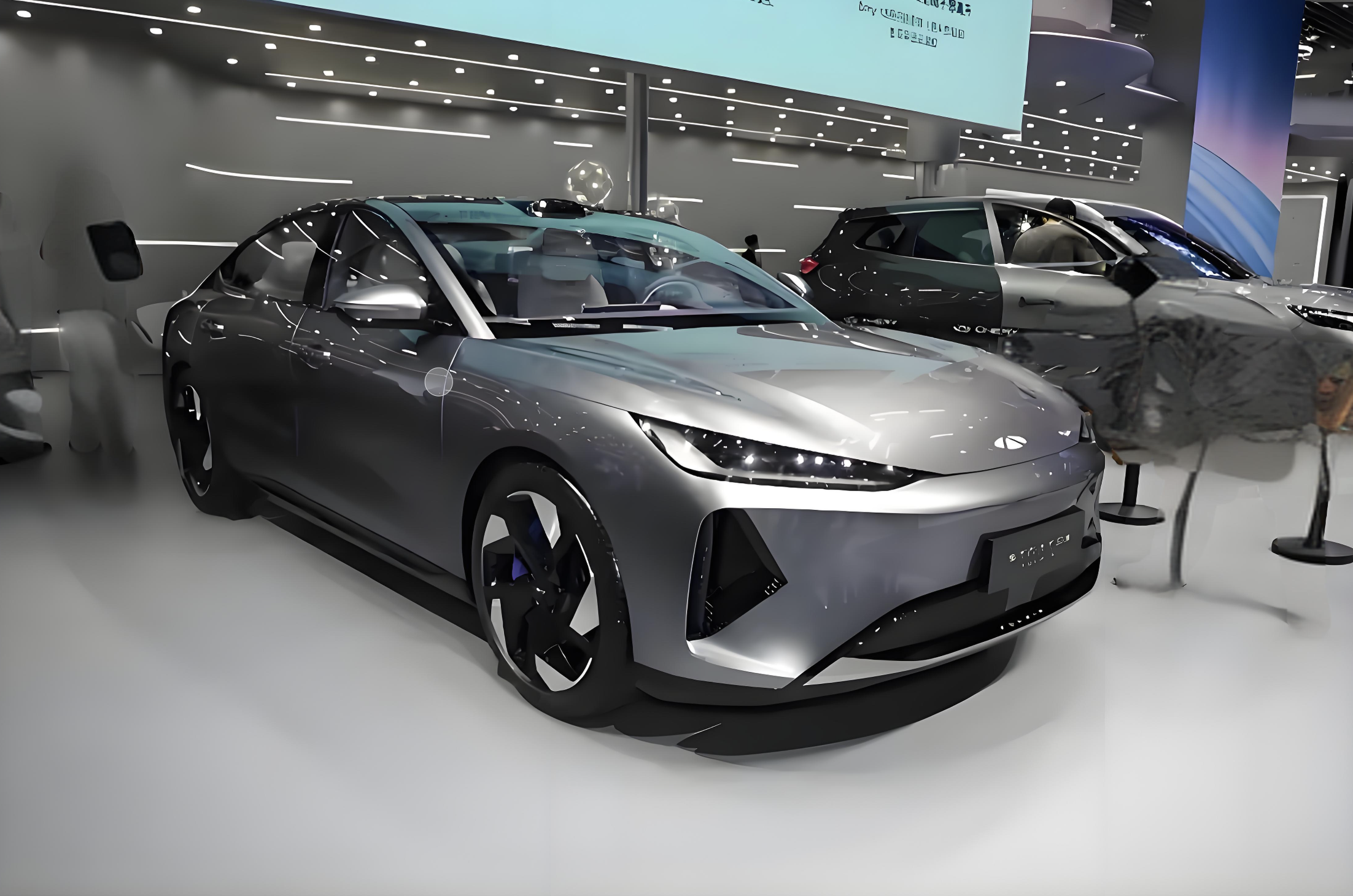 奇瑞的轿跑,轴距2900mm,溜背式车身 无边框车门,还有智能座舱