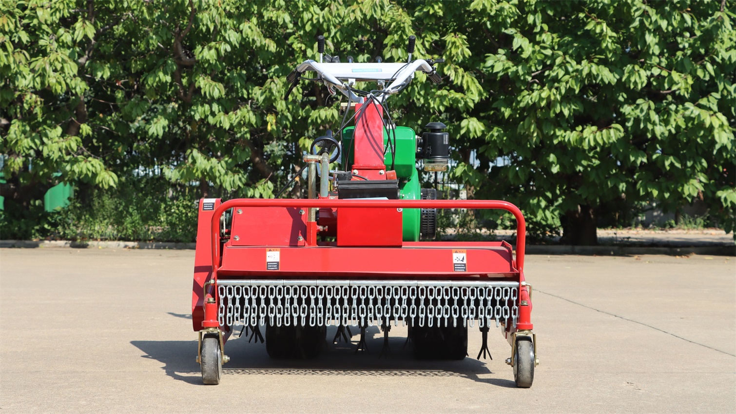 履带式果园山地丘陵留茬除草机碎草机的稳定性和通过性如何?
