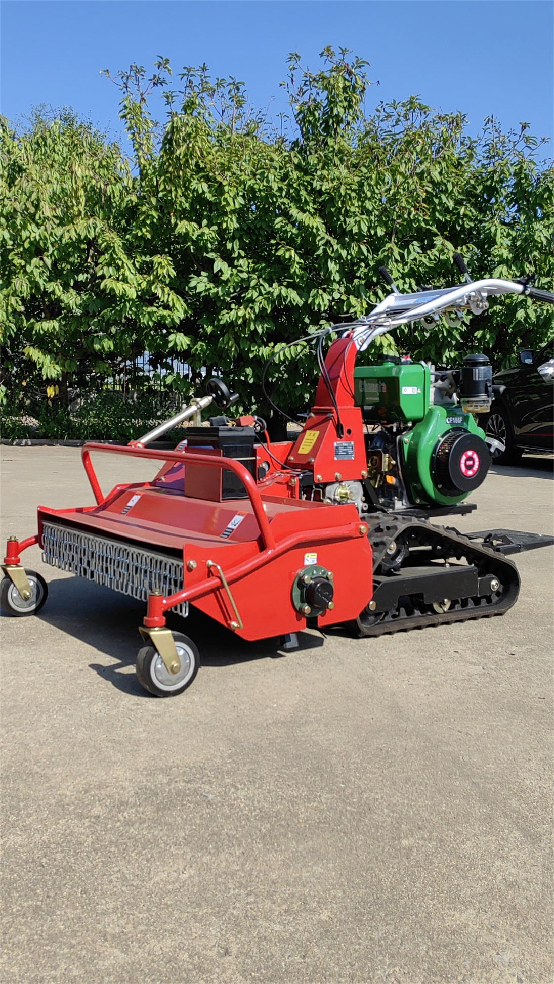 履带式果园山地丘陵留茬除草机碎草机的稳定性和通过性如何?