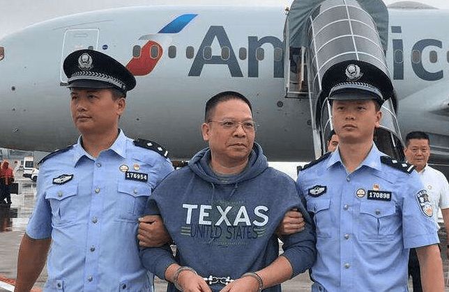 绿帽贪官许超凡:携4.8亿赃款出国,不料妻子和老外生下了3子