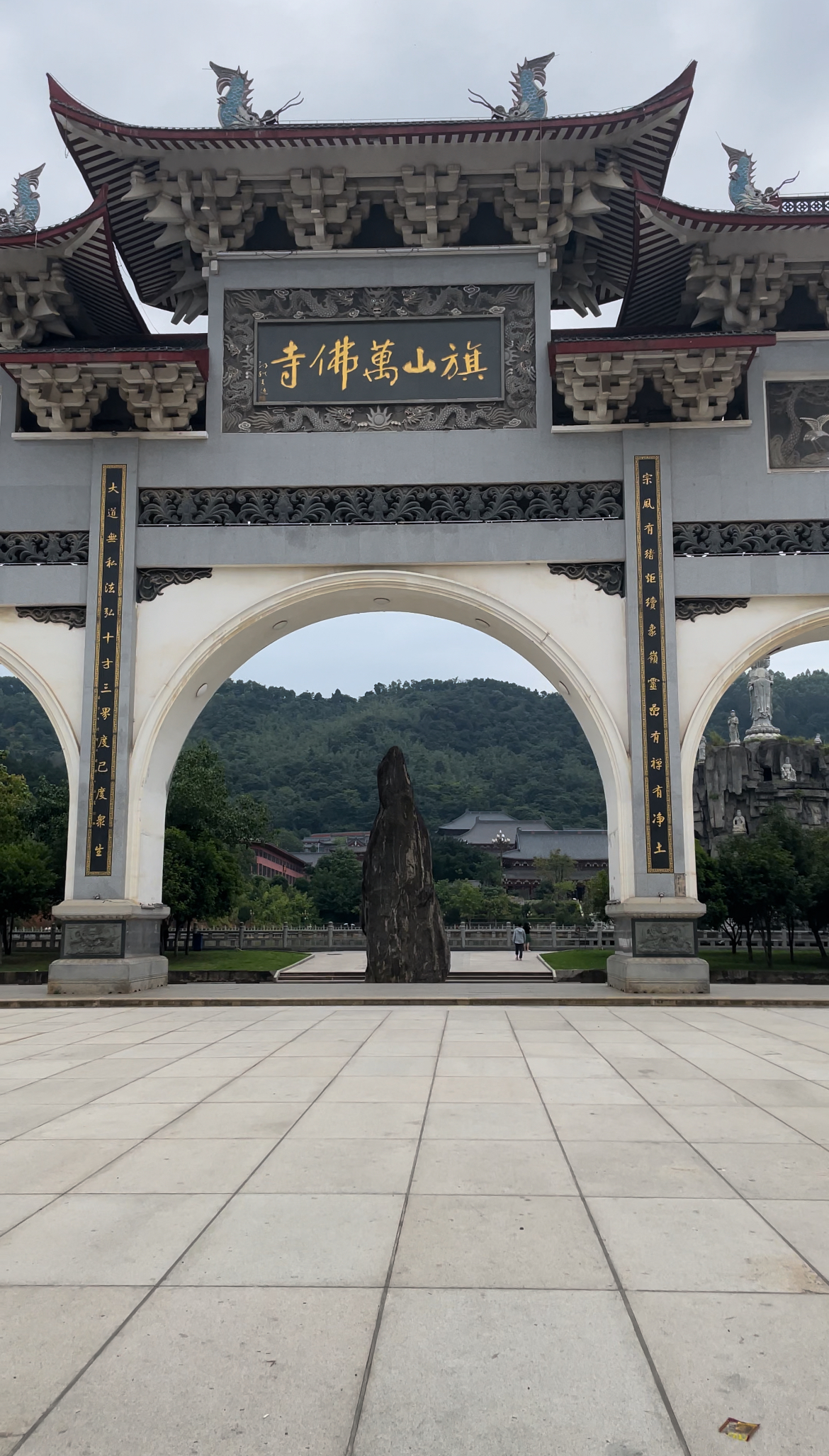 福州旗山万佛寺,占地1310亩,规模号称全国第一