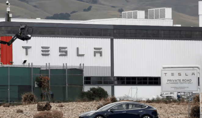 倒逼转型！特斯拉强踢中企零件，成本飙30%，专家：根本绕不开！-有驾