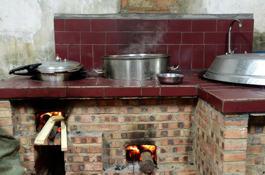 回村农村自建房,柴火灶这样设计美观实用,袅袅炊烟才是家的味道