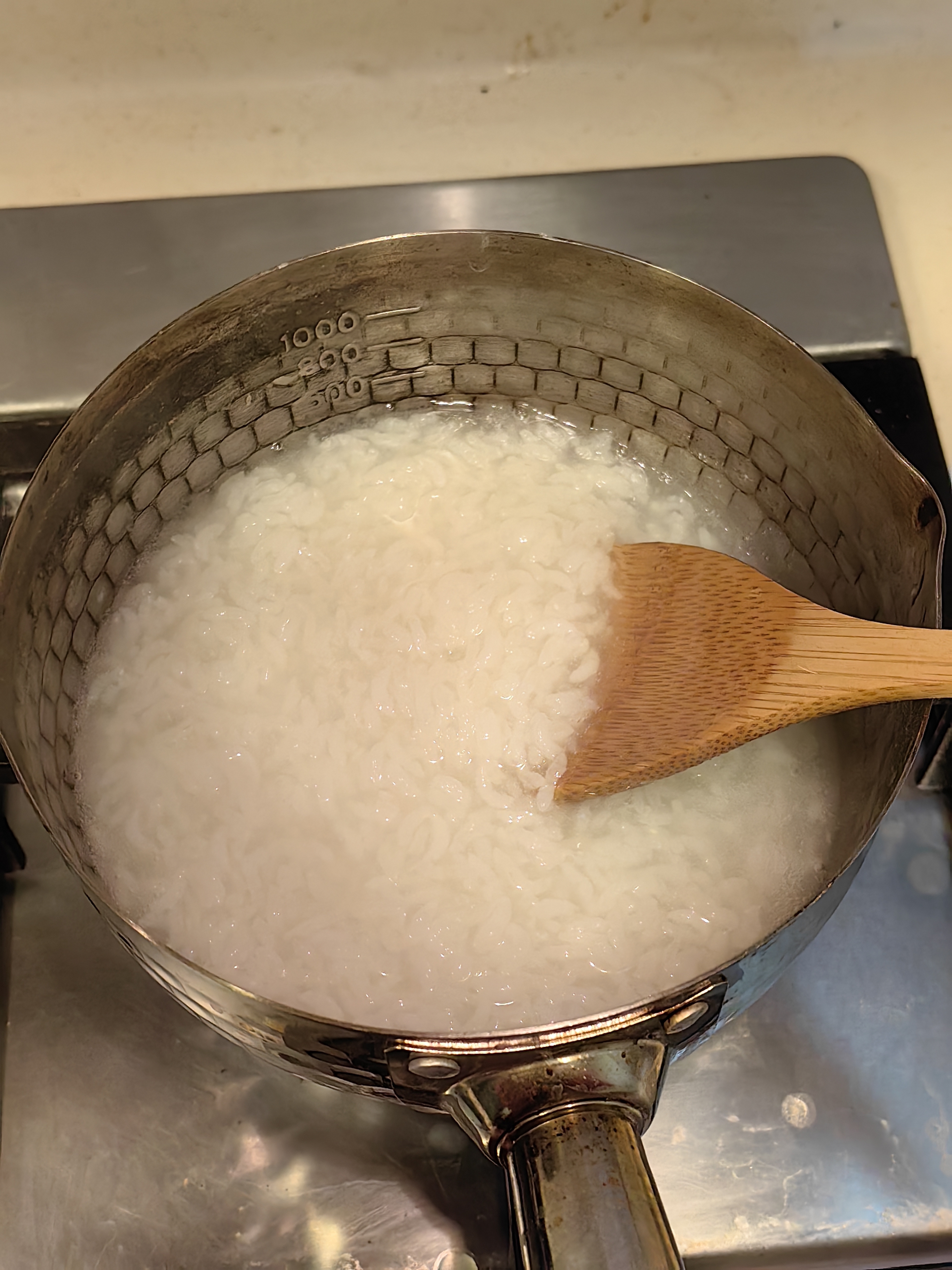 粥是家常又暖胃的主食不管是清淡的白粥还是香浓的杂粮粥咸粥想煮