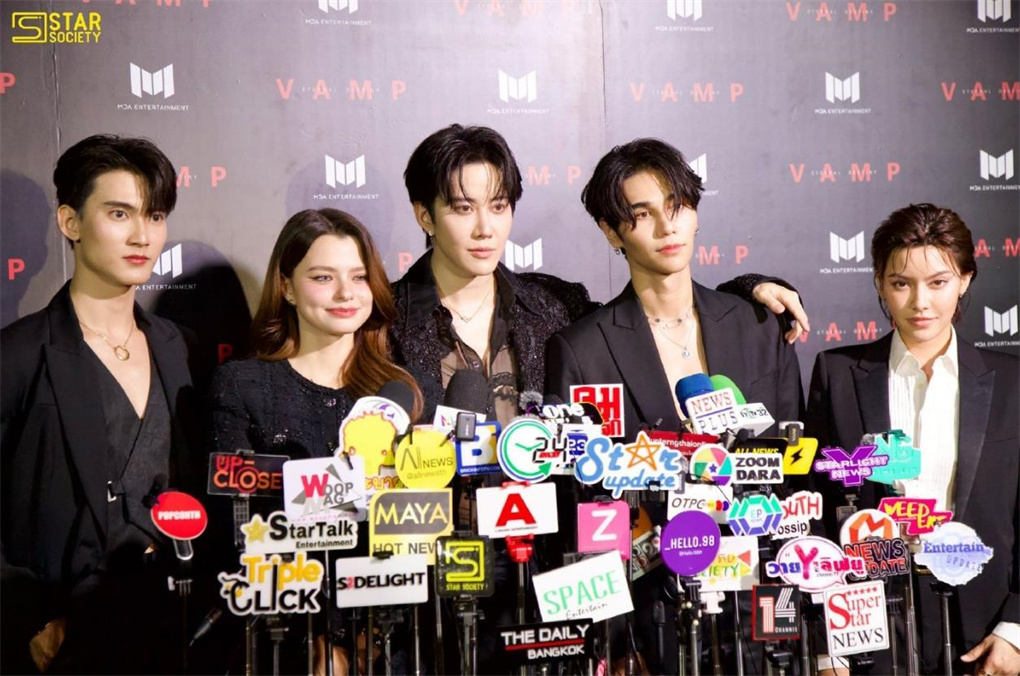 mike新剧举行发布会,女主becky回应二人关系,称双方只是兄妹