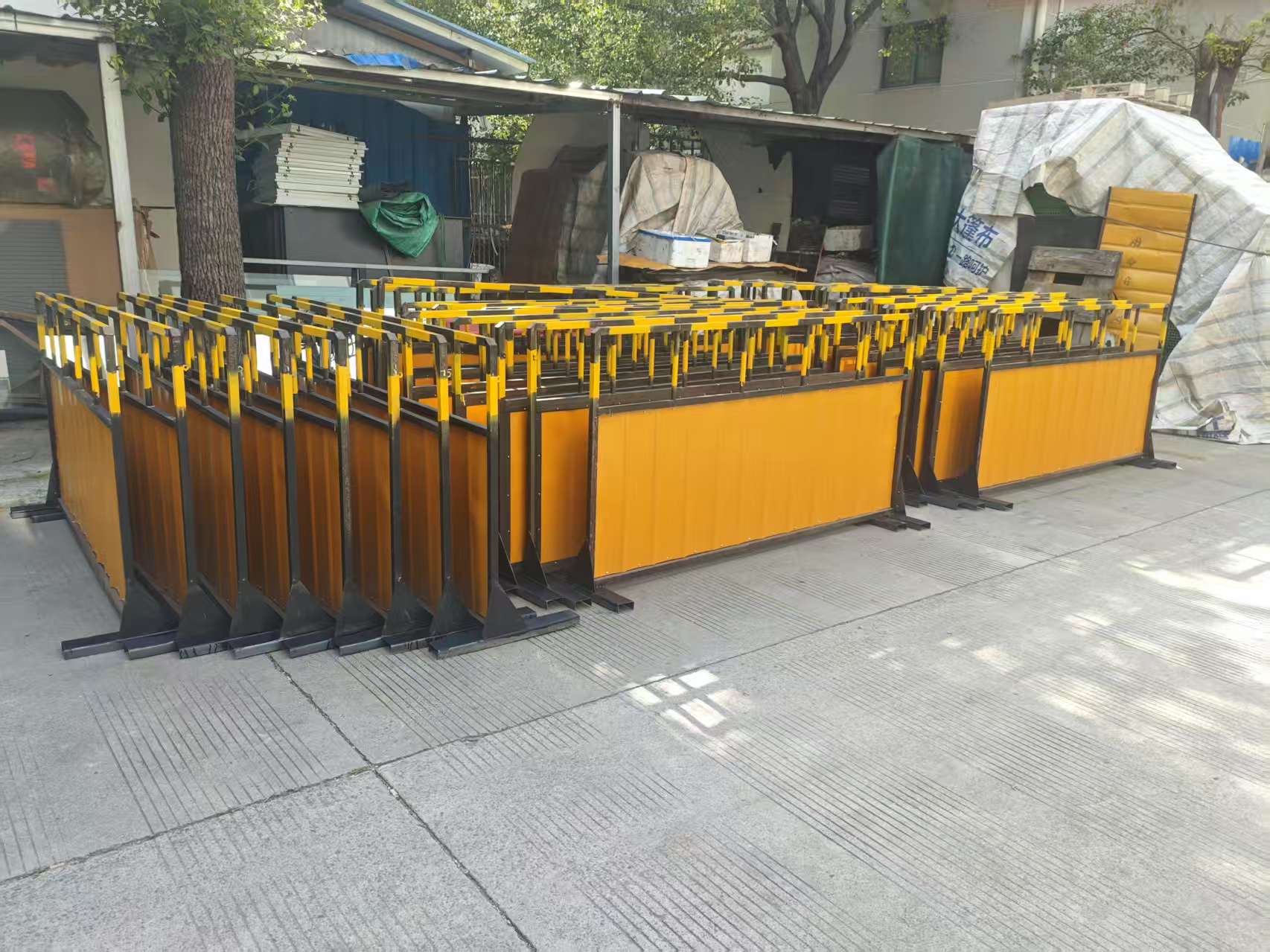 道路施工临时护栏黄板 市政移动围挡 是什么样子的?