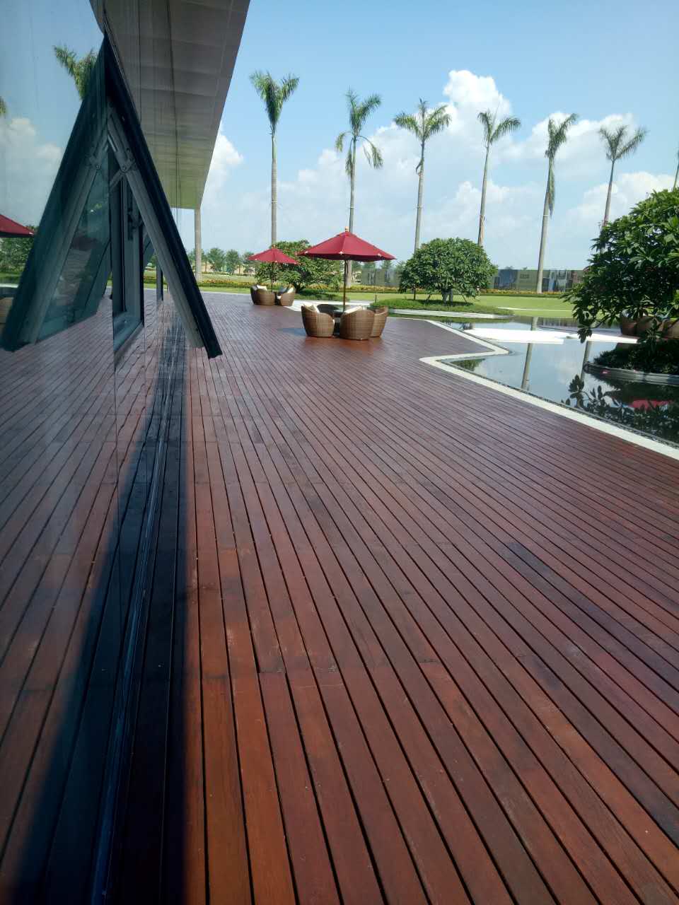 防腐木地板尺寸解析:选择合适的尺寸,打造完美户外空间