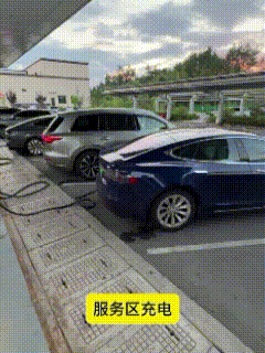 理想车主被骂上热搜:乱停乱开的是“显眼包”,还是被人下了套?-有驾 理想车主被骂上热搜:乱停乱开的是“显眼包”,还是被人下了套?-有驾