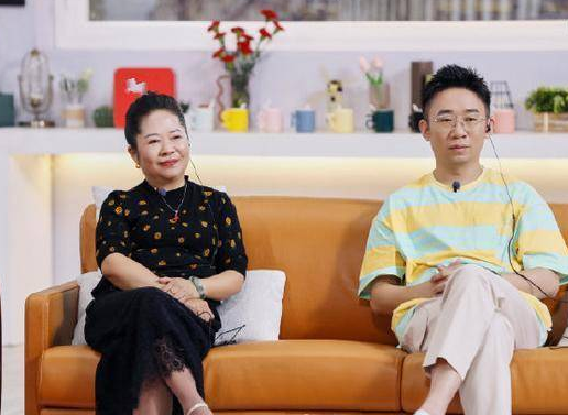 杨迪亲生妹妹结婚时,随了8888元份子,母亲转头就骂他