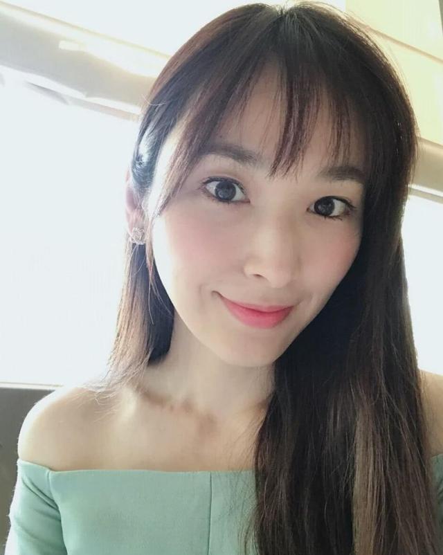 吴佩慈日本看演唱会:素颜与随性背后的生活态度