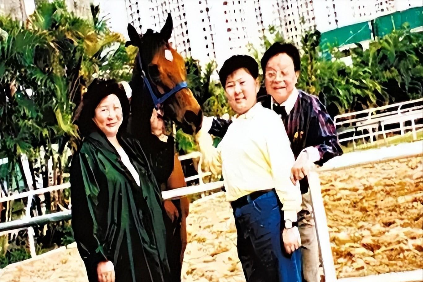 演半生配角董骠,葬礼上成龙张学友扶灵,4妻7个孩子平坐不争遗产