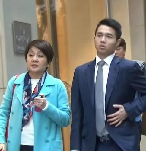 赌王何鸿燊有17个子女,与李连杰老婆传绯闻,何超琼是他的骄傲!