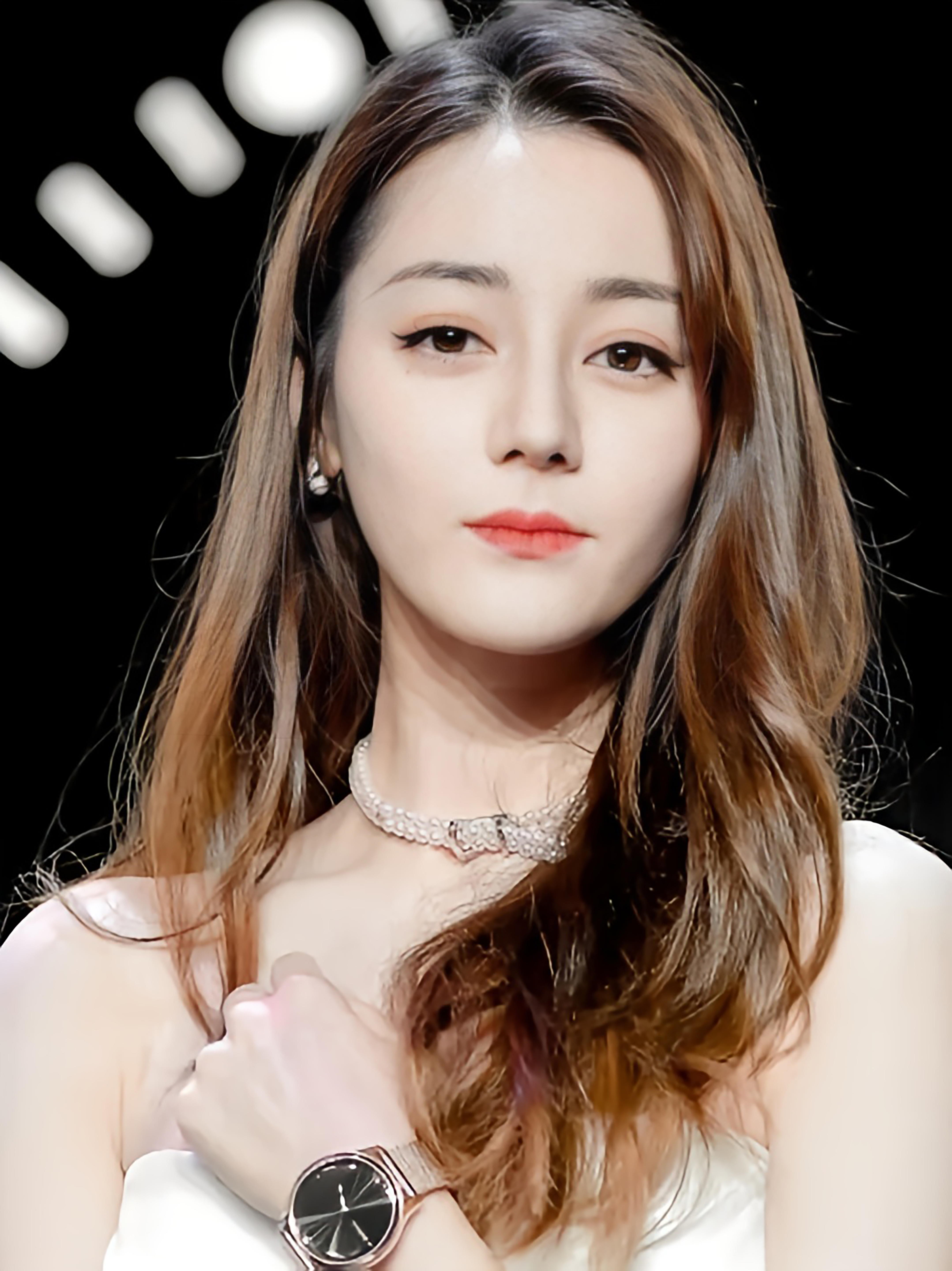 新疆女神迪丽热巴白裙生图