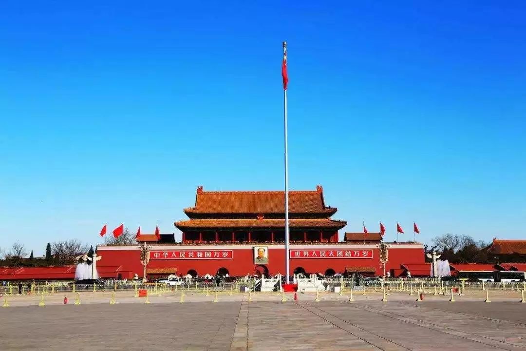 天安城门国旗每天几点升