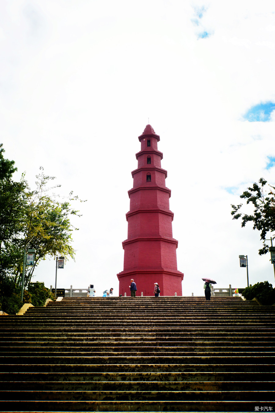 红塔山:云岭之巅,历史与自然的交响乐章