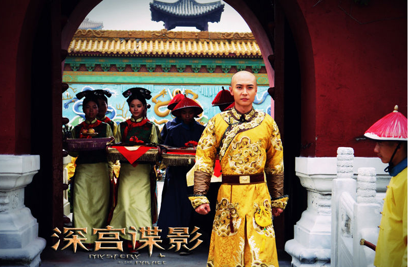 《深宫谍影》清康熙年间,醉酒的皇上误把以丹当成嫔妃紫荷来临幸