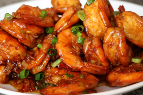 一道色香味俱佳的家常炒虾,更是能轻易勾起人们对家的无限思念