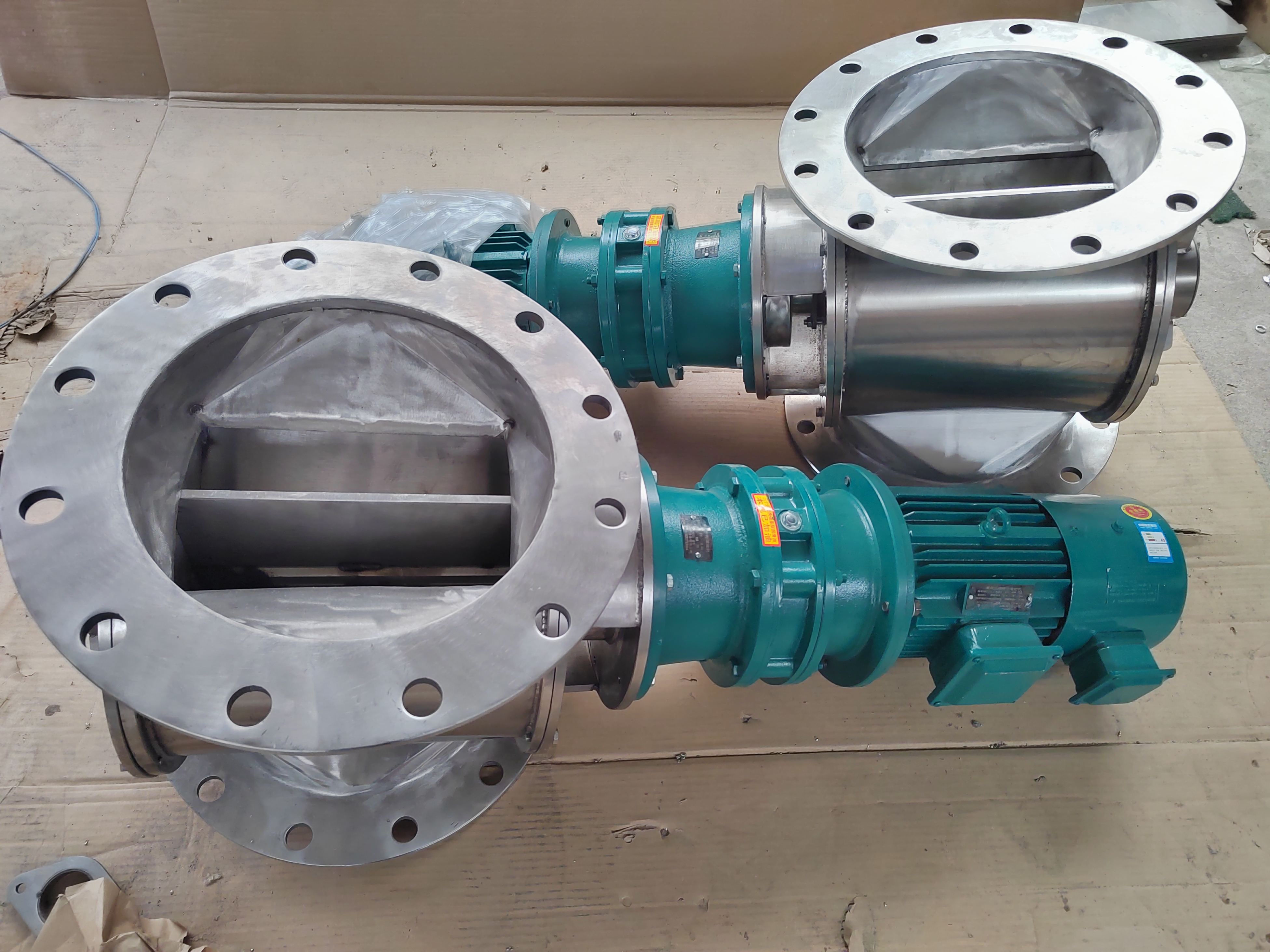 星型卸料器出料口加水的作用,卸灰阀的工作原理