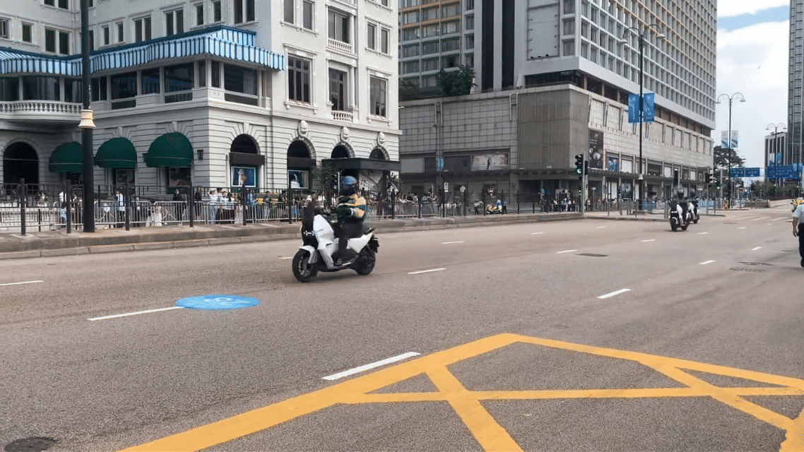 能入全运会的港警护航编队，能和宝马1250 RT共同执勤，虔途01这款国产电摩不简单-有驾