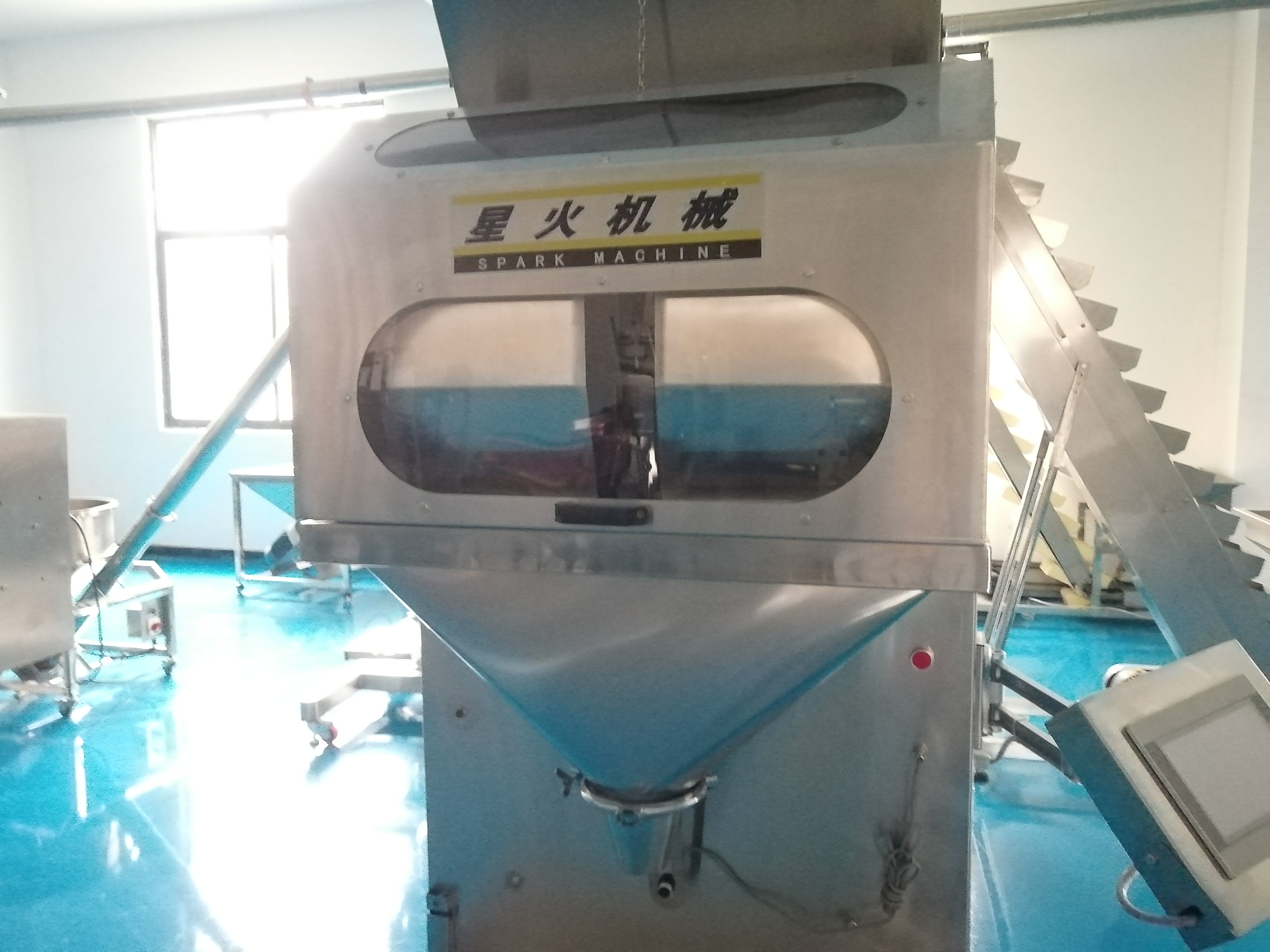 罐装腰果包装设备开局显实力 颗粒食品包装机大步前行