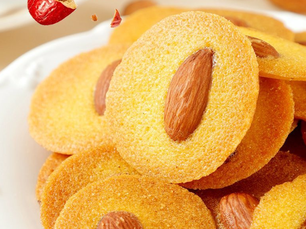 舌尖上的自然馈赠:坚果巴旦木红枣山药薄脆,儿童健康零食新宠