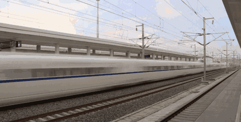 火车不“脱轨”的真正原因是什么？其实并不完全是因为轮缘卡住了轨道，而是在于“暗藏玄机”的车轮-有驾