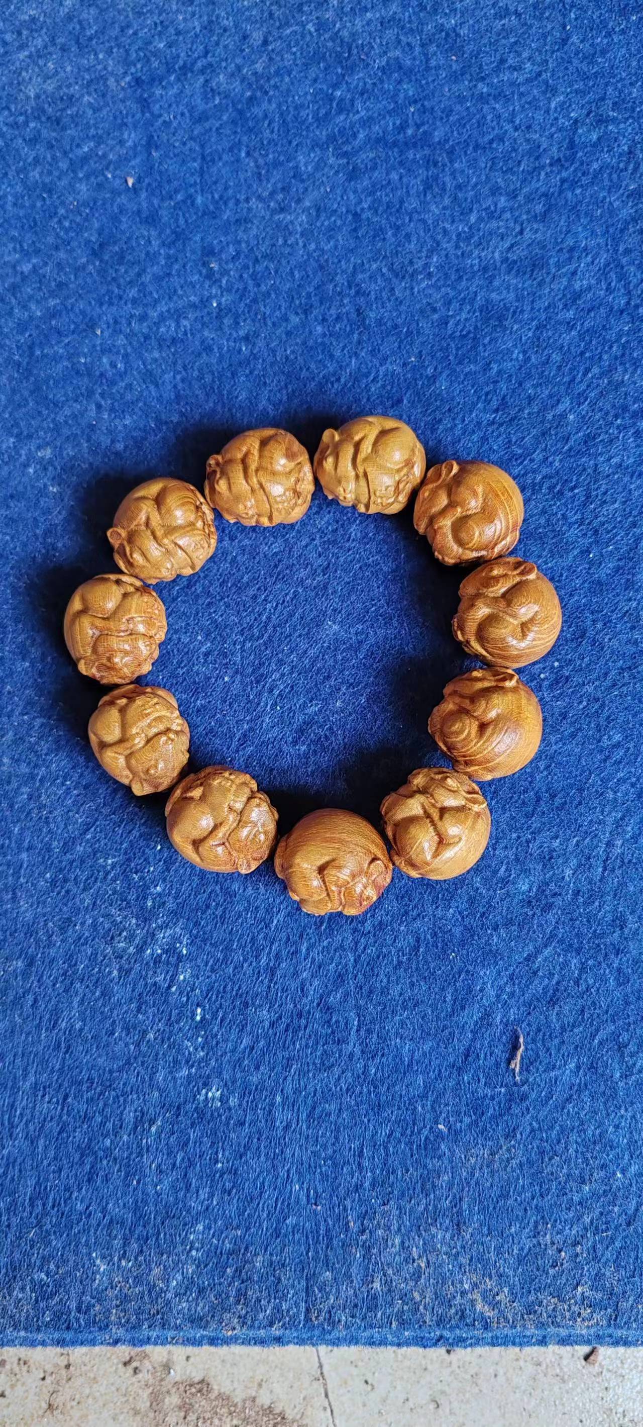 广西柘木木雕圆雕手串手把件