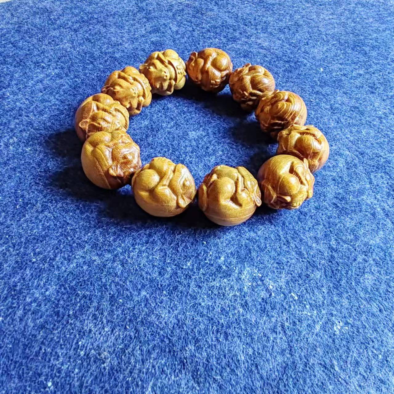 广西柘木木雕圆雕手串手把件