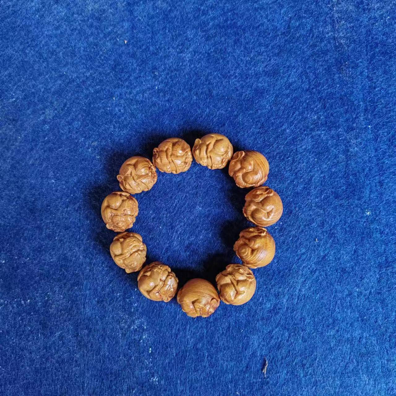 广西柘木木雕圆雕手串手把件