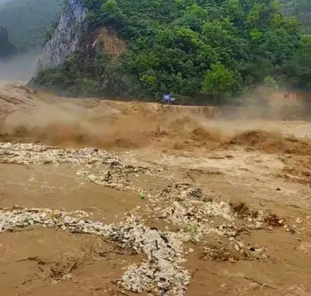 7·18甘肃暴雨图片