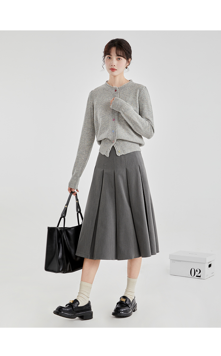 灰色修身针织短袖,简约又不失时尚感