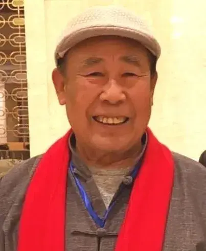 李文启:娶了圈外妻子婚后生一女,和女演员照相惹得老伴狂吃醋!