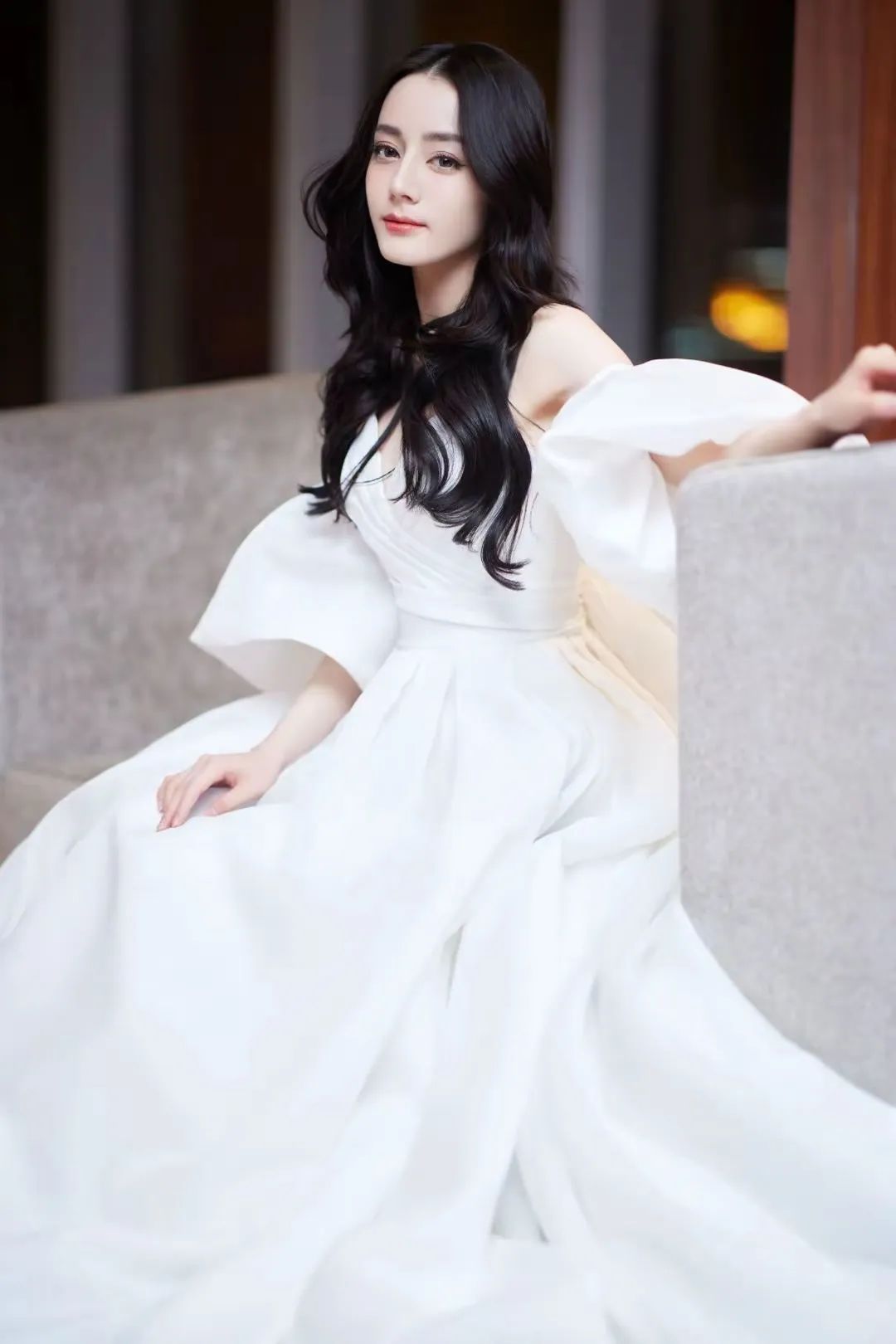 迪丽热巴婚纱照曝光,纯洁高雅美出新高度!