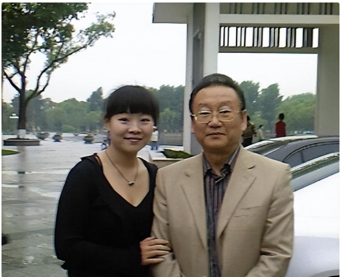 "传闻"称蒋大为骗财骗色,卷走情人90万,妻子张佩君却这样回应