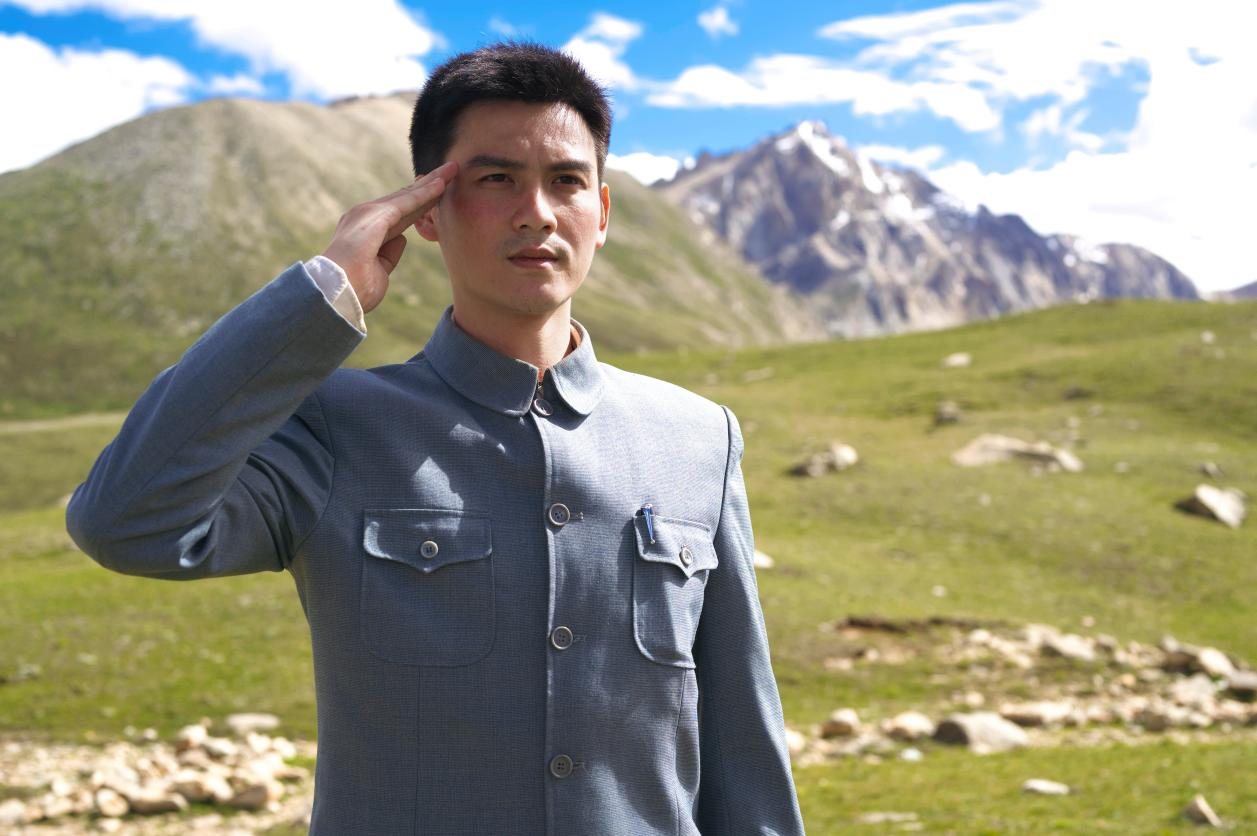 精品短剧《东山顶上》12月21日腾讯视频热血开播!