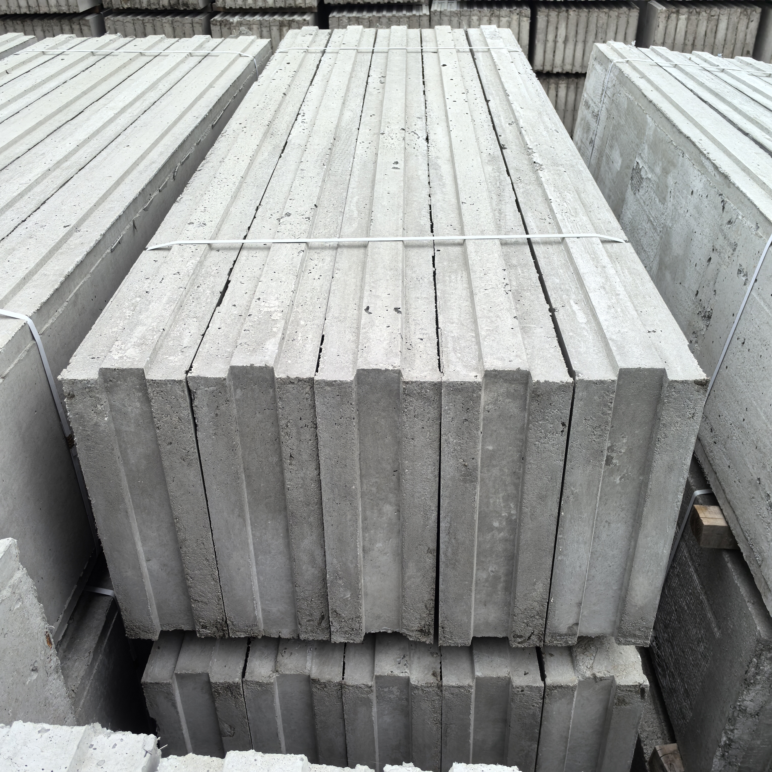 作为一种新型建筑材料,以其独特的优势在农村自建房中得到了广泛应用