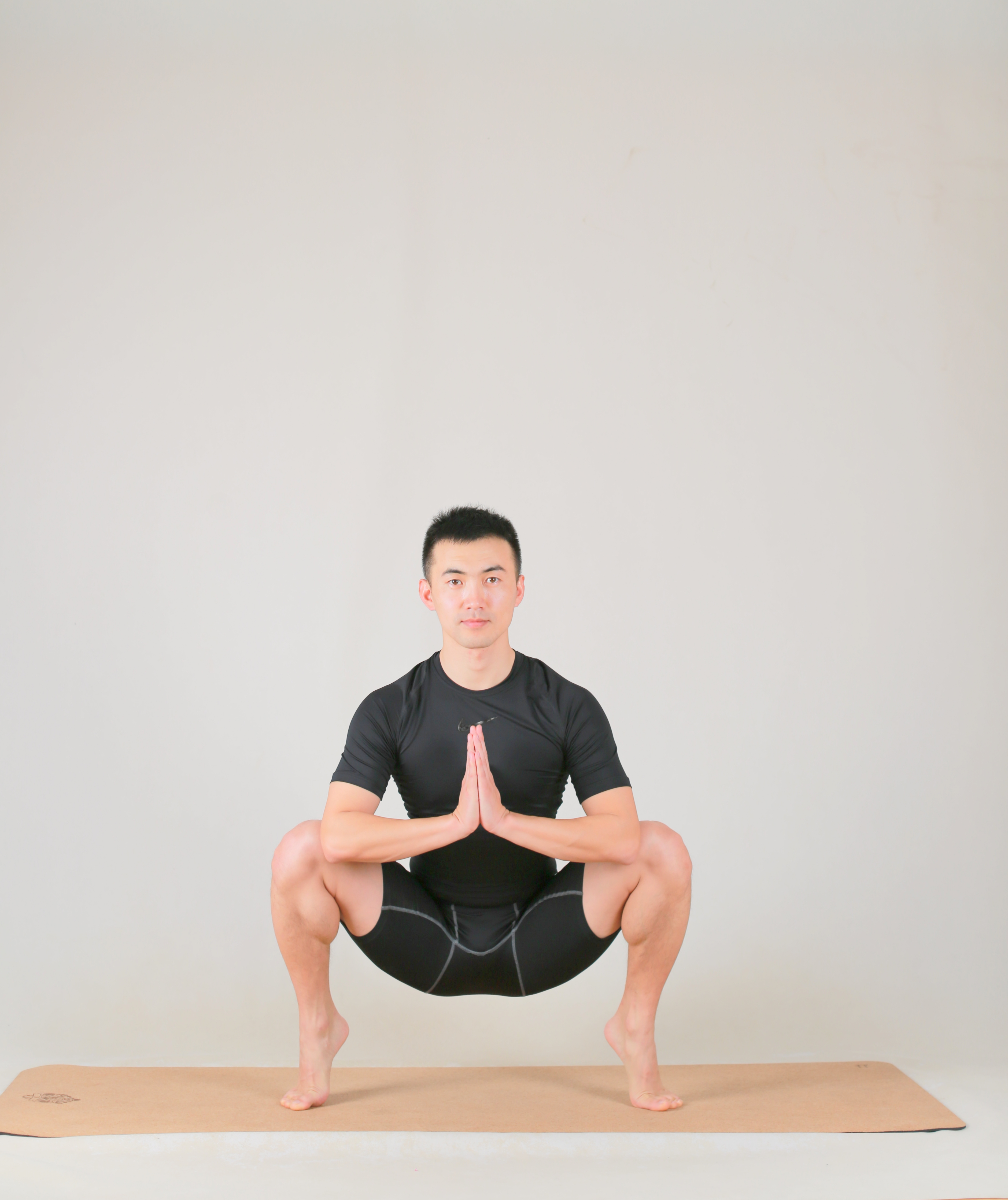 瑜伽下蹲:5分钟的神奇塑身之旅